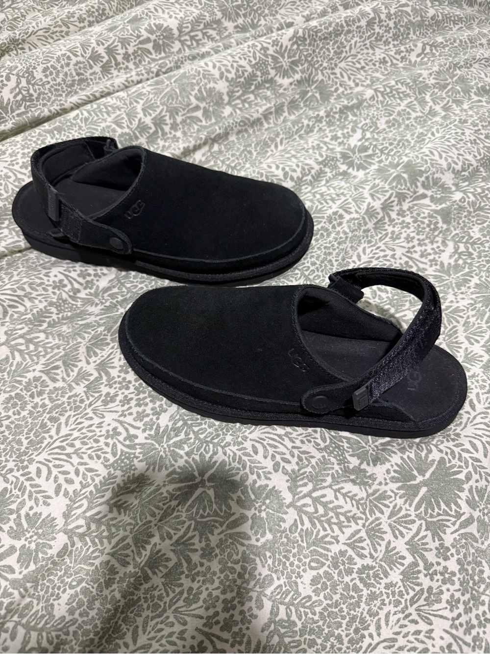 UGG Big Kids Goldenstar Clog - Picture 1 of 5